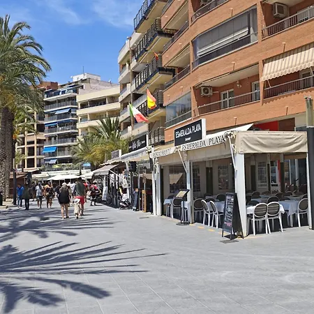 Floor With Terrace Near The דירה