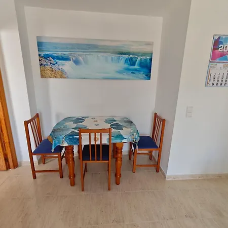 Апартаменты Floor With Terrace Near The Торевьиа